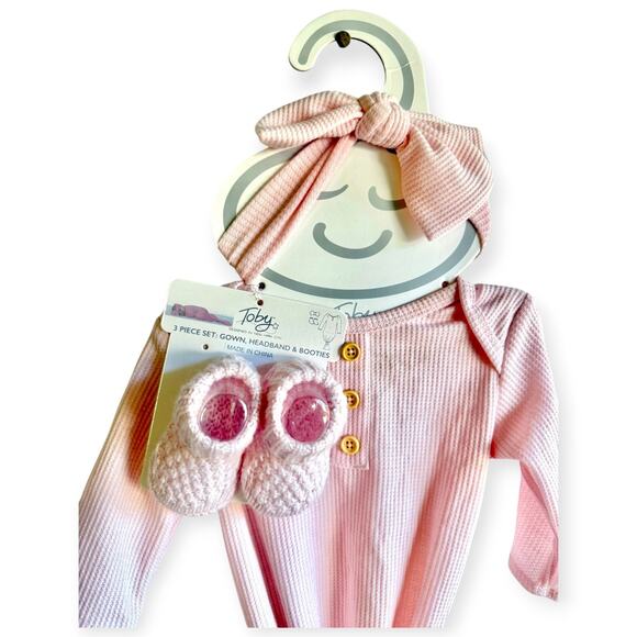 NWT Toby Baby 3 Pc Knot Gown Headband Booties Pink Ribbed Newborn/0-3M - Picture 2 of 5